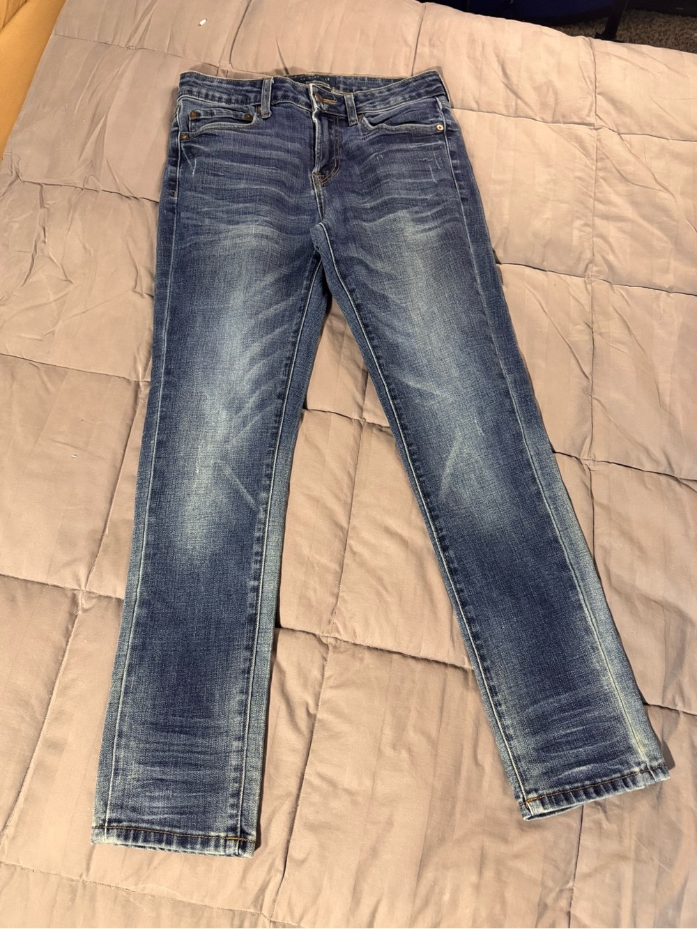 Aeropostale Women's Medium Wash Faded Skinny Jeans